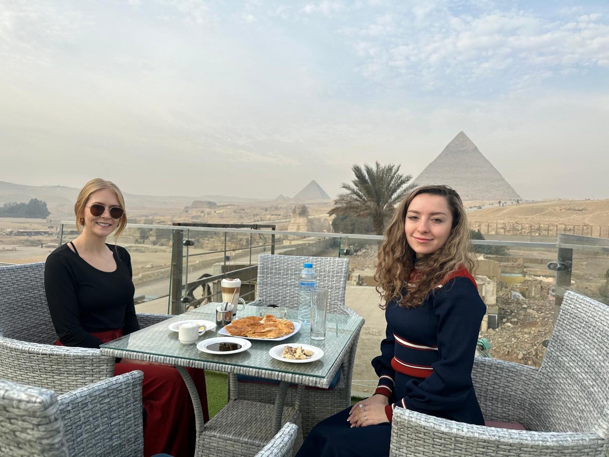 Blue Scarab Pyramids View Cairo Exterior foto