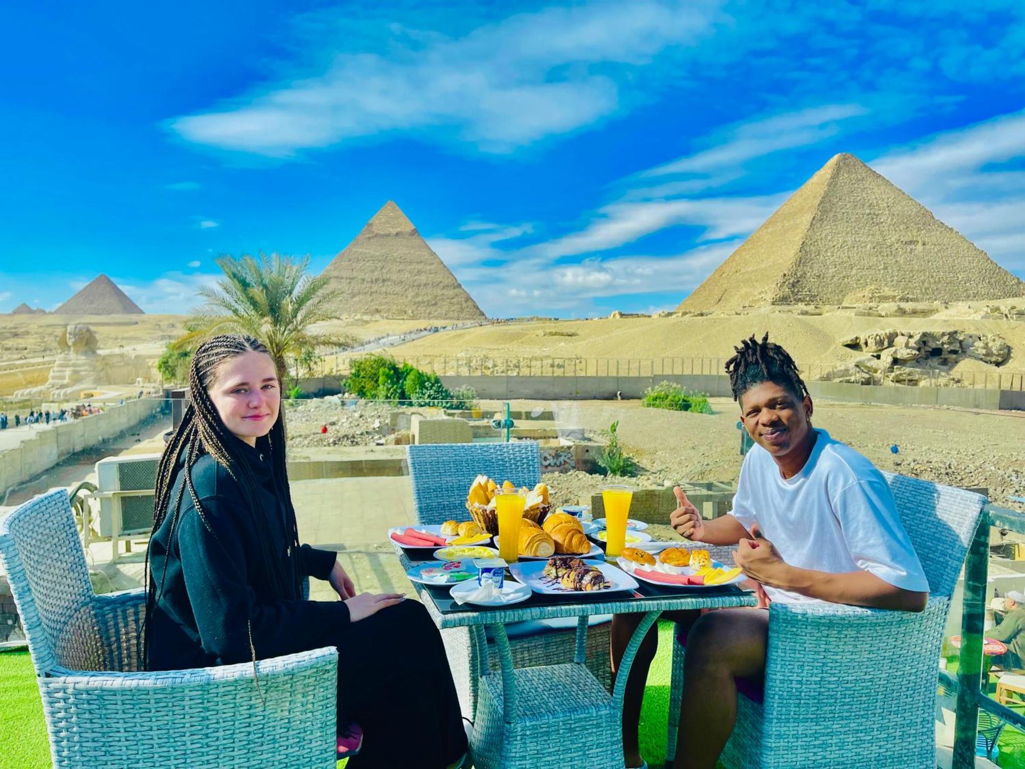 Blue Scarab Pyramids View Cairo Exterior foto