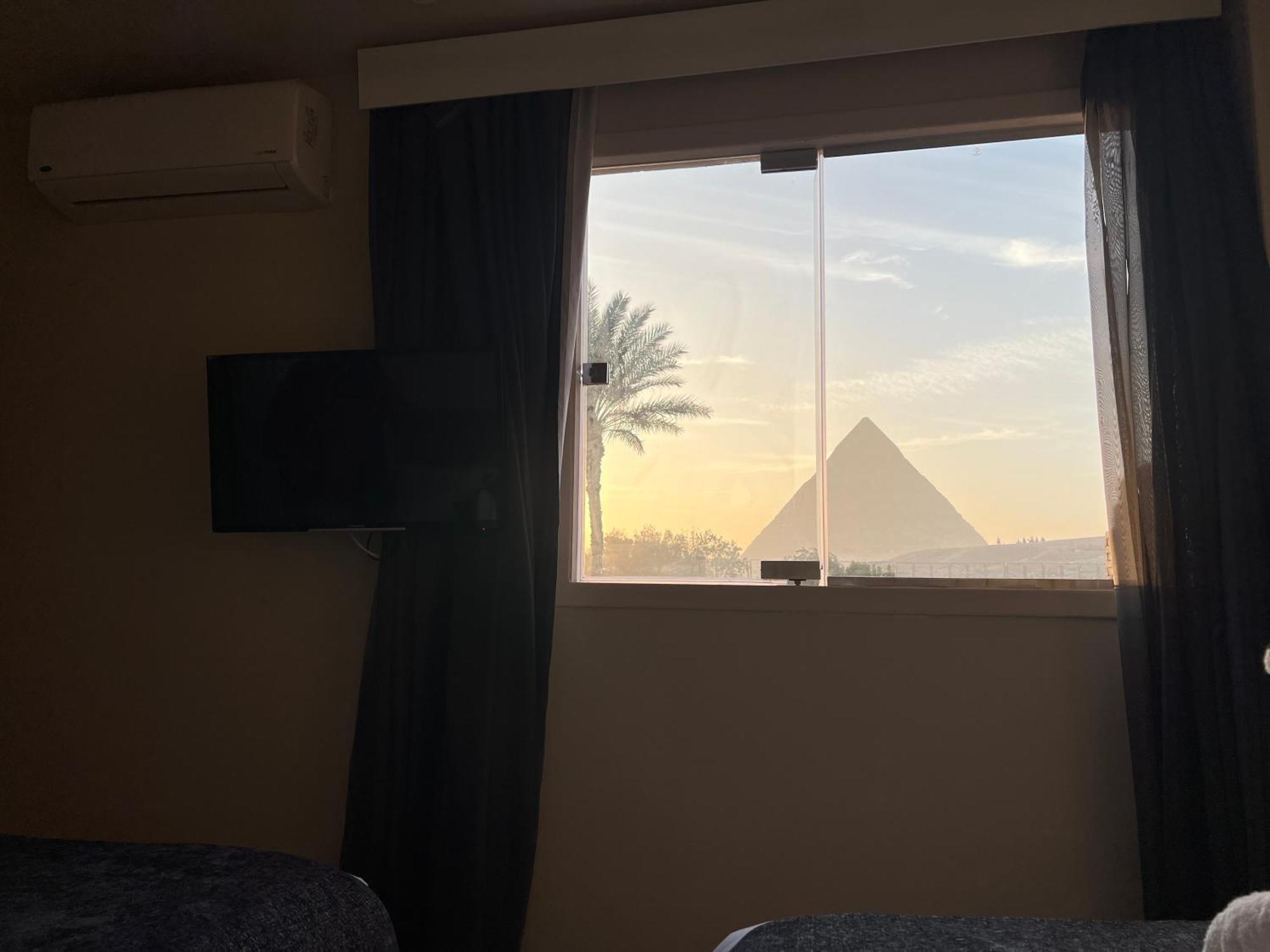 Blue Scarab Pyramids View Cairo Exterior foto